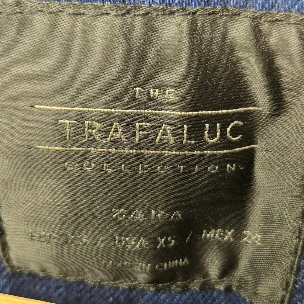 Zara Trafaluc Denim Cargo Jean Jacket Women's Raw Chunky Frayed Hem Buttons XS